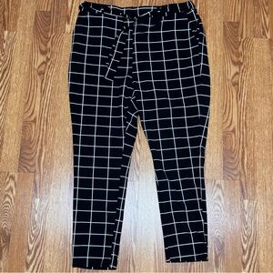 Stylish Black & White Plaid Slim Fit Pants – Stretchy with Tie Waist (XL)